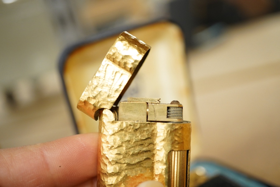 A Dunhill lighter and a Calibri lighter. Condition - not currently working